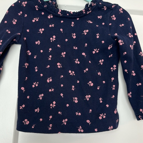 CARTERS/GAP 12M LOT - Picture 6 of 6